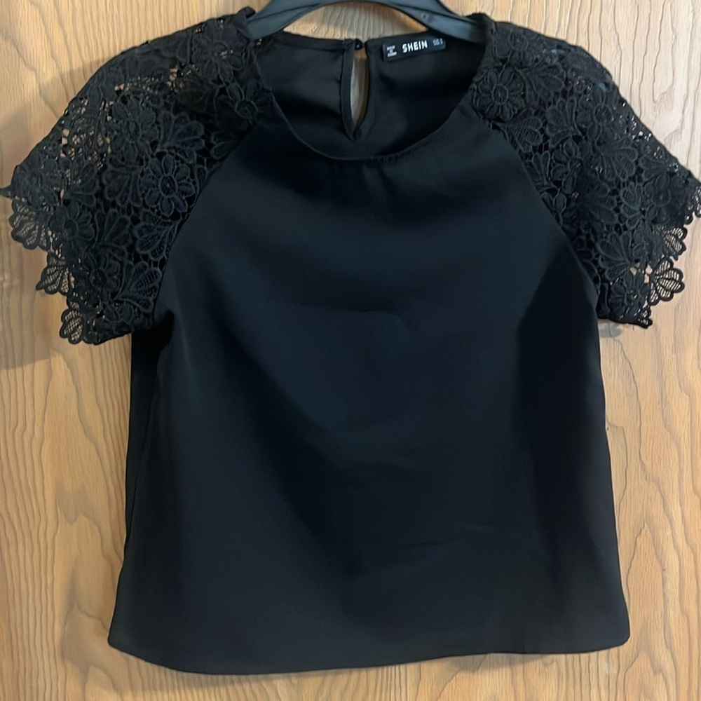 Shein Women’s‎ Black Keyhole Back Top with Lace Short Sleeves Small